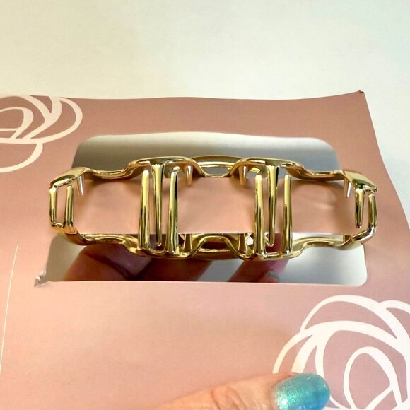 Summer and Rose Gold Wavy Claw Clip Hair Accessory Elegant Minimalist Glam Style - Picture 5 of 6